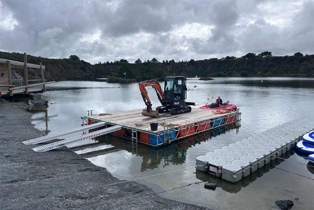 digger-afloat