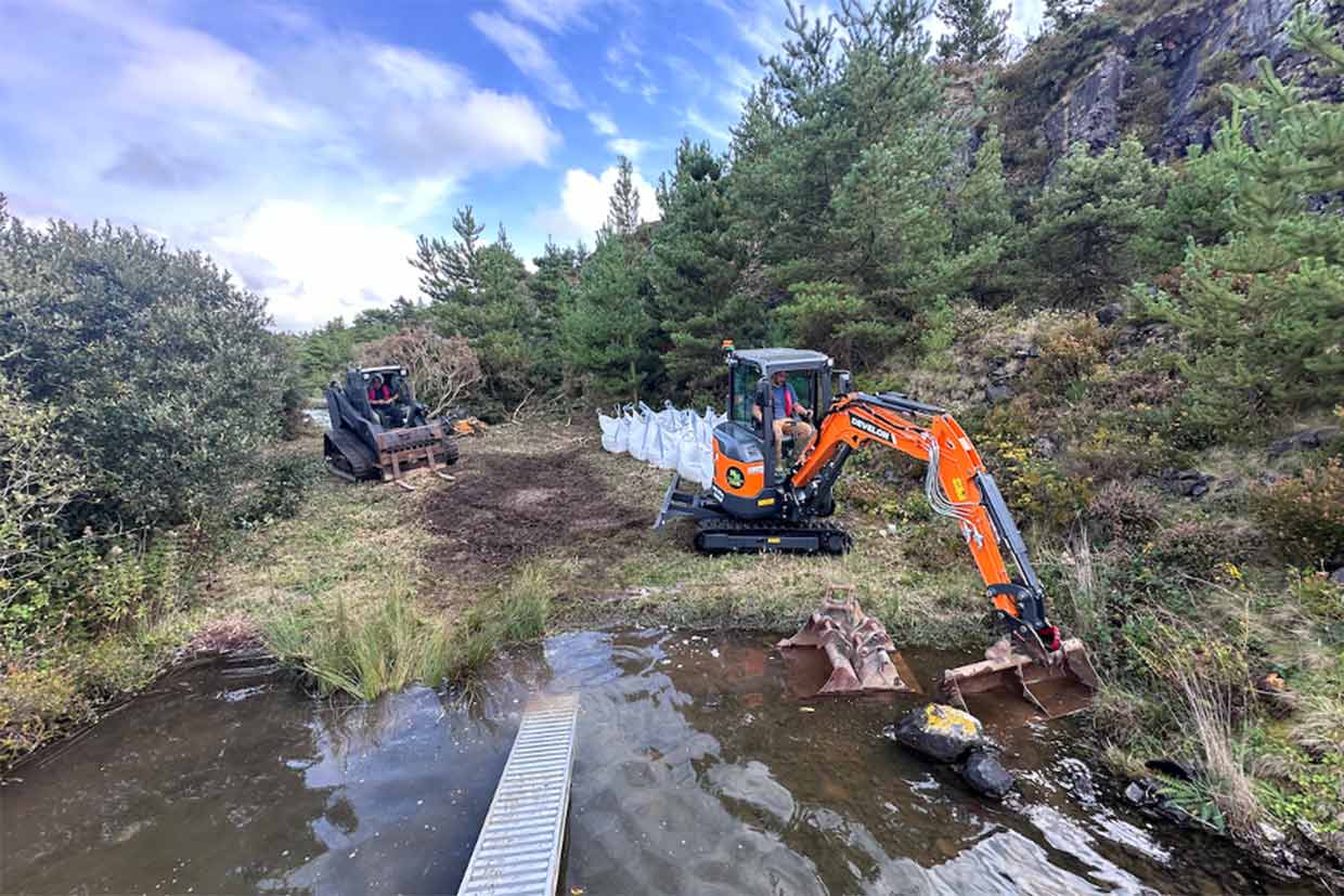 digger-by-lake